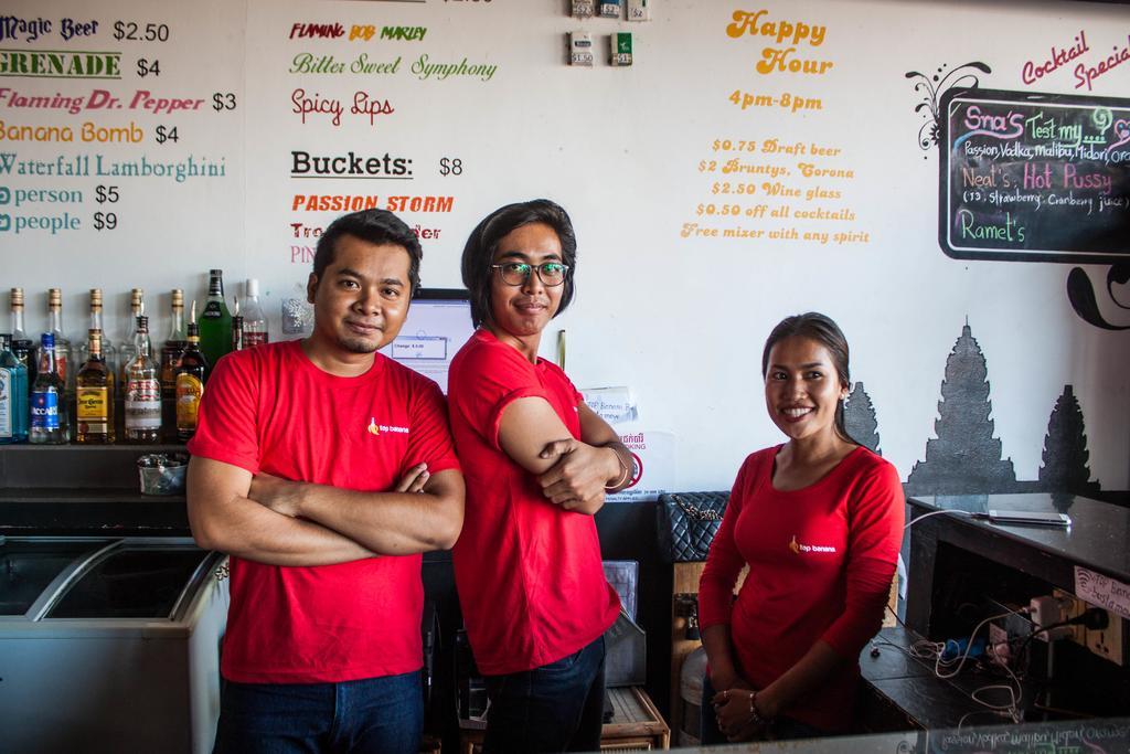 Top Banana Guesthouse & Rooftop Bar Phnom Penh Exterior photo